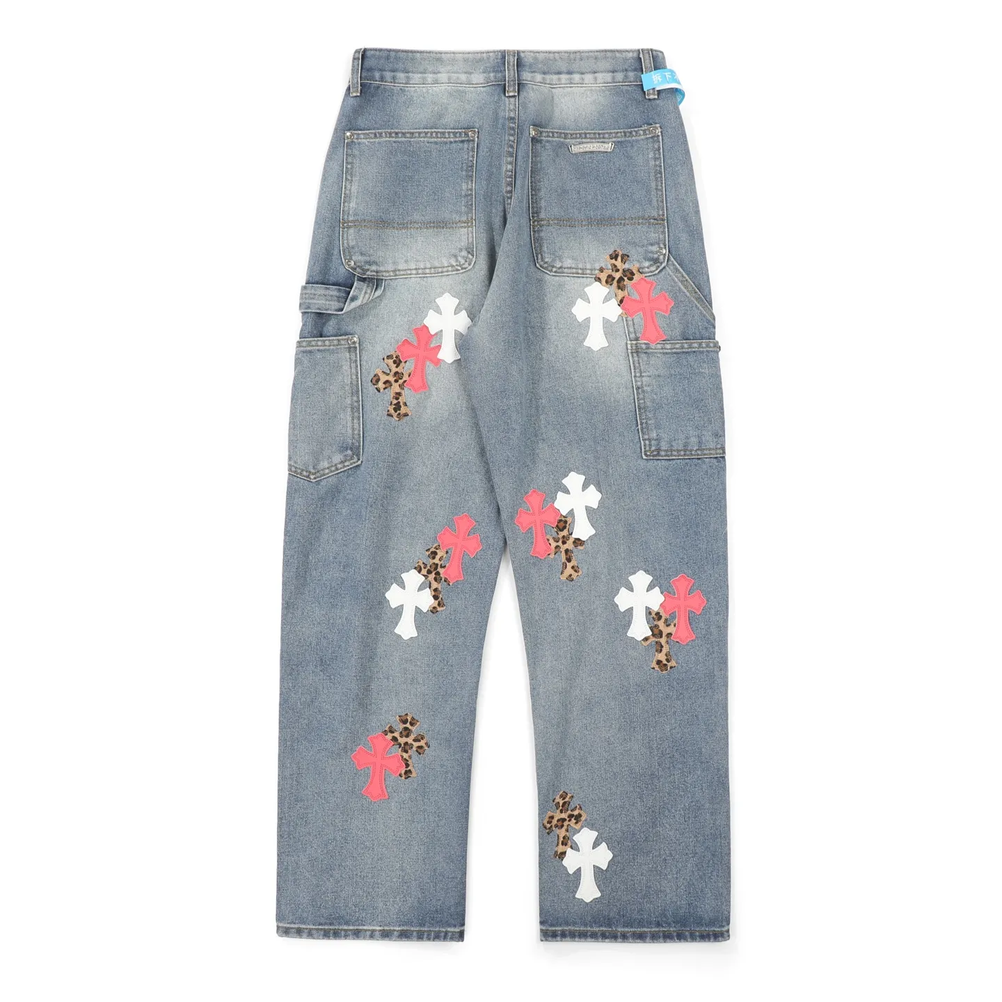 P280 CH Chromehearts Malaysia-limited leopard print cross patchwork leather workwear jeans and logging pants. The counter price is 34W. It is decorated with patchwork cross patterns and washed jeans! ! An absolutely high-end luxury product, a 1.9W-level god-level single product, a super popular product, made by top heavy industry, a magic weapon that cannot be missed! [About Zangyin] This is an extremely luxurious fashion brand that can also be called the aristocracy of the high street. It has always been an exclusive brand for some hipsters or rich second generations. Compared with ordinary high streets, it is more luxurious and noble. Compared with luxury brands, it is more fashionable and individual. It has always been a brand that I have a special liking for. [Top heavy industry fashion design] Consistently high-street luxury style. Speaking of this style, the Zangyin family and GU family are definitely the leading representative brands. Especially the Zangyin family has really achieved a state-of-the-art effect in creating high-street style. The unique washed material is used to create this style. The color system is already quite eye-catching. After it is decorated with patchwork cross flowers, it cleverly highlights the charm of the brand. Secondly, this style uses classic The high-waist cutting design highlights the long legs and fashionable temperament of the upper body. The brand is highly recognizable and the slim fit configuration is more suitable for daily wear. It is a product that interprets personality, fashion, and specifications at a glance. This single product is enough to make any fan excited. It can be a white T-shirt for a youthful college style, or a tight suspender for a royal style. It has strong matching ability and can be easily controlled by men.  [Materials and craftsmanship] Needless to say, this point goes without saying. As an excellent craftsman brand, Zangyin’s requirements for details and craftsmanship are really perfect. The washed color of this model has gone through so many processes, not to mention the embellishment of denim appliques. It is also purely hand-made and sewn. Just like what they believe in, only hand-made things have soul and have the meaning of wear. A top-notch heavy-duty fashionable denim item, I look forward to your perfect interpretation! !  Color: blue Size: 28-36